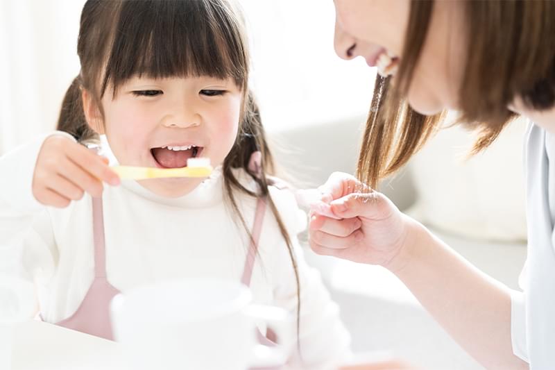 大人の虫歯菌をうつさない